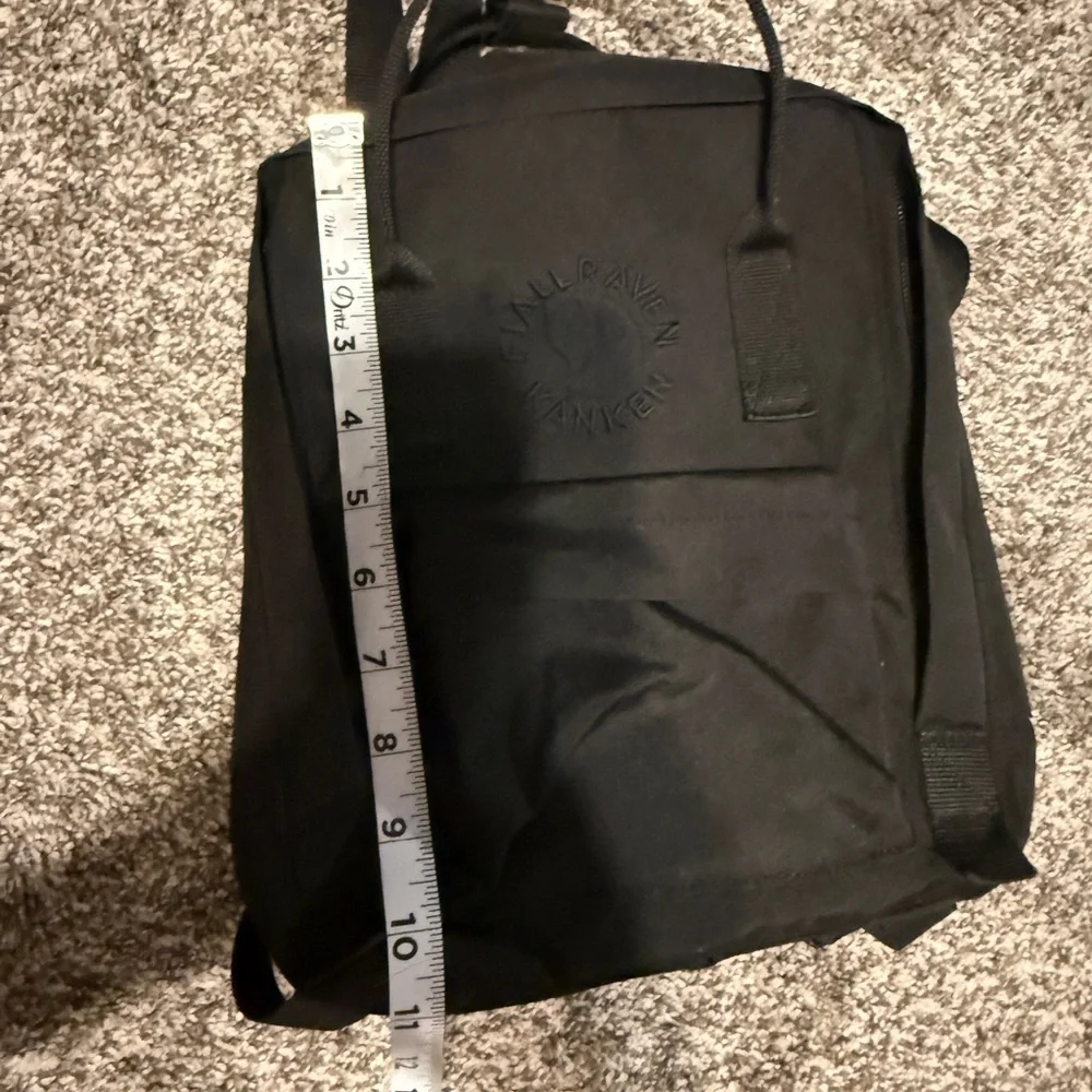 Fjallraven Kånken Classic Black Backpack - Picture 4 of 6
